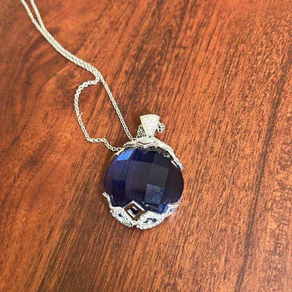Real Housewives Blue Pendant Necklace - Picture 3 of 4